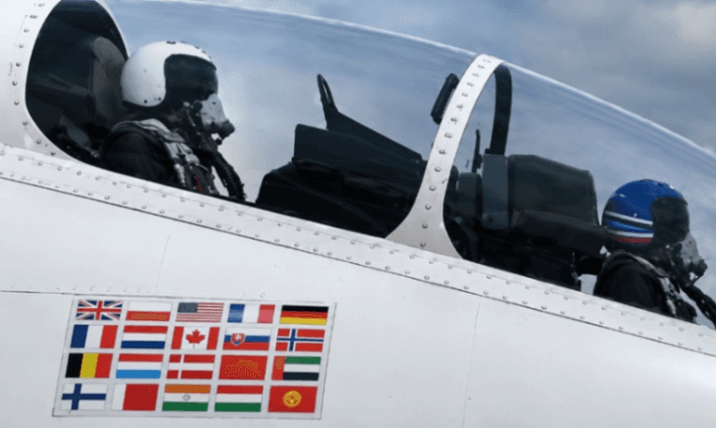 Moment jenant pentru Kremlin. Avioanele Rusiei au apărut cu steaguri NATO în timpul paradei lui Putin