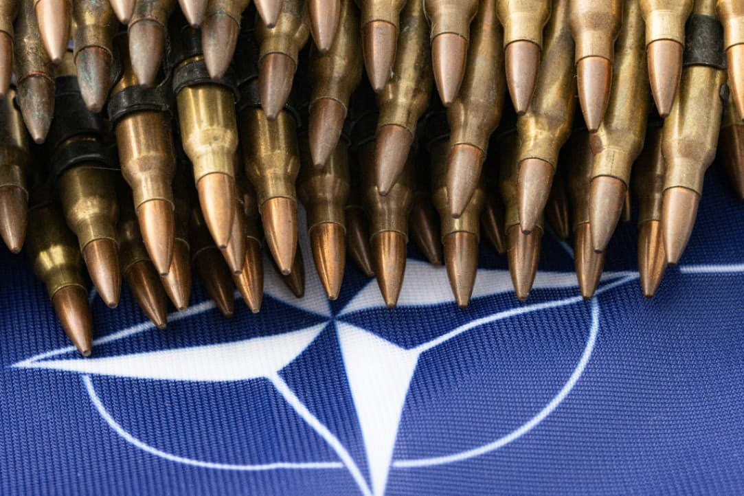 NATO schimbă strategia împotriva atacurilor hibride ale Rusiei. Alianța cooptează companii private și consolidează securitatea infrastructurii critice