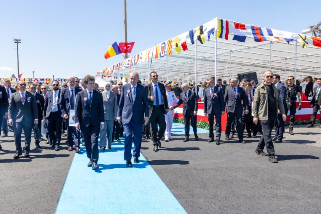 Nicușor Dan și Erdogan au participat la ceremonia de intrare în serviciu a noii corvete a României. „Contraamiral August Roman”, oficial în dotarea Forțelor Navale Române / FOTO