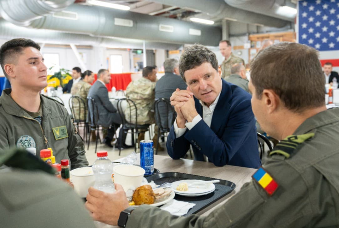 Nicușor Dan, vizită la Baza „Mihail Kogălniceanu” alături de delegația Congresului SUA. A luat masa cu militarii americani